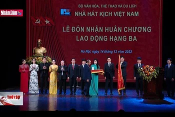 Chủ tịch nước dự 70 năm Nhà hát Kịch Việt Nam