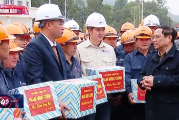 Thủ tướng kiểm tra tuyến cao tốc Mai Sơn - QL45