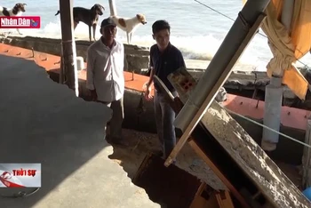 Sóng biển gây hư hỏng nhà dân tại Ninh Thuận