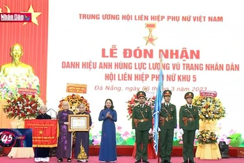 Trao tặng danh hiệu Anh hùng Lực lượng vũ trang nhân dân cho Hội LHPN khu 5