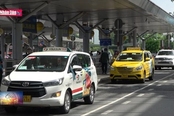 Taxi vào sân bay Tân Sơn Nhất phải đóng phí theo lượt