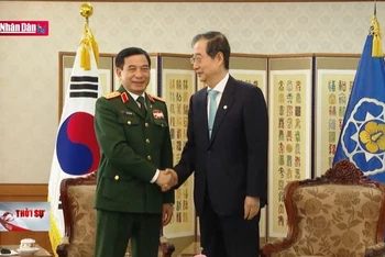 Bộ trưởng Phan Văn Giang chào xã giao Thủ tướng Hàn Quốc