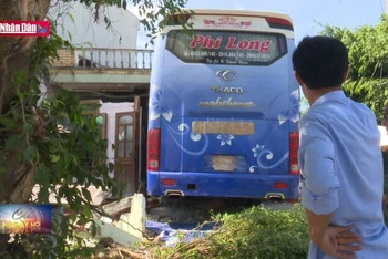 Phú Yên: Xe khách đâm vào nhà dân làm 1 người chết, 3 bị thương