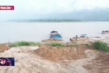 Kiên quyết xử lý tình trạng khai thác cát trái phép trên sông Sê San