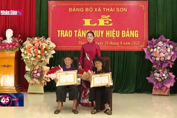 Tuyên Quang trao tặng và truy tặng Huy hiệu Đảng cho đảng viên dịp 2-9