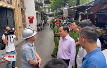 Phó Thủ tướng Trần Lưu Quang kiểm tra hiện trường vụ cháy