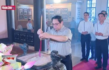 Thủ tướng dâng hương Khu Văn hóa tưởng niệm Bác Hồ tại Thanh Hóa