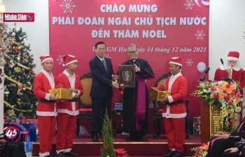 Chủ tịch nước chúc mừng Giáng sinh Tổng giáo phận Huế