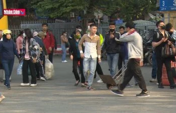 Người dân quay lại Thủ đô sau kỳ nghỉ lễ Tết Dương lịch