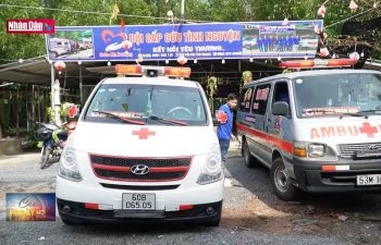 Đội tình nguyện hỗ trợ người dân trong đêm ở Đồng Nai