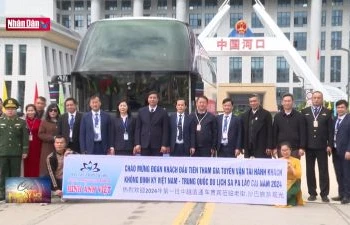 Đoàn khách đầu tiên tham gia tuyến vận tải xuyên biên giới Việt - Trung