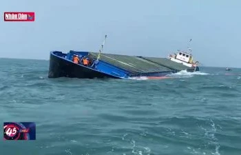 Tập trung ứng cứu tàu hàng có nguy cơ bị chìm trên vùng biển Cù Lao Chàm