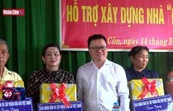 Báo Nhân Dân trao 9 căn nhà "Đại đoàn kết"