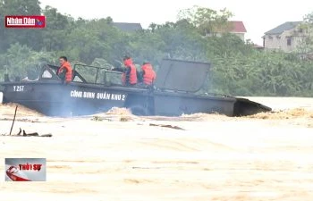 Công tác cứu hộ nạn nhân gặp khó khăn vì nước sông chảy siết