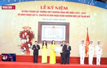 Trường THPT chuyên Phan Bội Châu đón nhận Huân chương Độc lập hạng Nhì