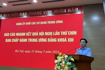 Bí thư Đảng ủy Khối Nguyễn Văn Thể báo cáo nhanh kết quả Hội nghị Trung ương 9, khóa XIII.