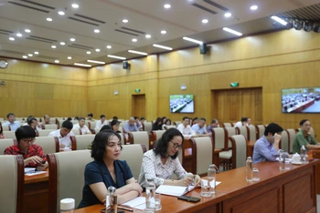 Các đại biểu dự hội nghị báo cáo viên cấp Đảng ủy Khối.