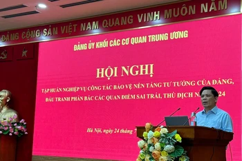 Bí thư Đảng ủy Khối phát biểu chỉ đạo hội nghị.