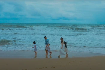 Những hình ảnh đáng yêu về gia đình nhỏ của ca sĩ Tuấn Hưng xuất hiện trong MV. (Ảnh: Nhân vật cung cấp)
