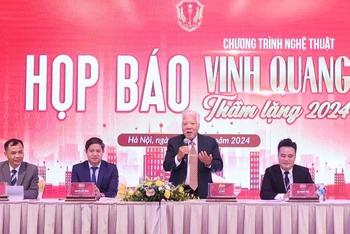 Đại diện ban tổ chức và ekip sáng tạo chia sẻ về chương trình. (Ảnh: Ban tổ chức)