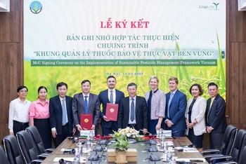 Lễ ký kết Bản ghi nhớ hợp tác thực hiện chương trình “Khung quản lý thuốc bảo vệ thực vật bền vững” giữa Cục Bảo vệ thực vật và CropLife châu Á