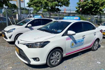 Phương tiện của doanh nghiệp taxi dùng thủ thuật tăng giá cước taxi sân bay Tân Sơn Nhất.