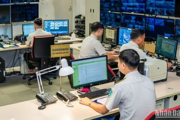 Tổ camera giám sát an ninh sân bay Nội Bài trong ca trực.