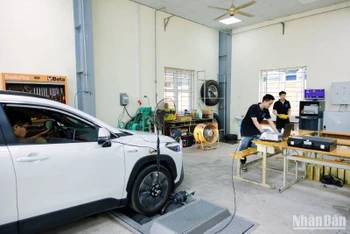 Toyota Việt Nam phối hợp Trường đại học Bách khoa Hà Nội và Lọc hóa dầu Bình Sơn triển khai dự án nghiên cứu hiệu quả ứng dụng nhiên liệu sinh học trên ôtô thế hệ mới tại Việt Nam.