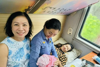 Hành khách Cao Thị Mỹ Duyên đã hạ sinh một bé gái thành công. 