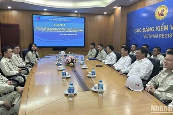 Lãnh đạo Cục Đăng kiểm Việt Nam gặp gỡ đoàn cán bộ trẻ được quy hoạch các chức danh quản lý.