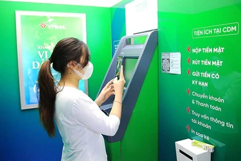 Dự báo, sang năm 2024, một nửa dịch vụ ngân hàng Việt Nam sẽ được “số hóa”.
