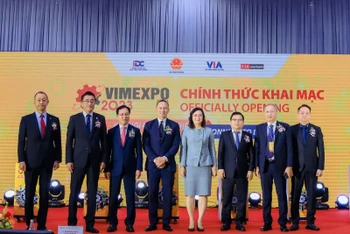 Ông Nakano Keita, Tổng Giám đốc TMV tham gia Lễ khai mạc Triển lãm Quốc tế về công nghiệp hỗ trợ và chế biến chế tạo Việt Nam - VIMEXPO lần thứ 4.