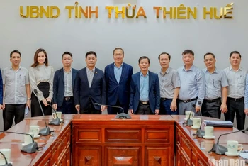Đại diện Tập đoàn Vietravel, Boeing Việt Nam và lãnh đạo tỉnh Thừa Thiên Huế bàn phương án nghiên cứu xây dựng cơ sở bảo dưỡng, đào tạo, sửa chữa tàu bay.