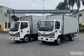 2 mẫu xe tải nhẹ đô thị Captain E250 và E350.