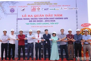 Lãnh đạo VATM cùng các đơn vị nhà thầu, tư vấn quyết tâm cao độ triển khai dự án Trung tâm Kiểm soát không lưu Hồ Chí Minh đúng tiến độ và bảo đảm chất lượng.