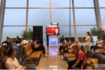 Nhà ga Cảng hàng không quốc tế Nội Bài chiếu phim tư liệu về Tổng Bí thư Nguyễn Phú Trọng.