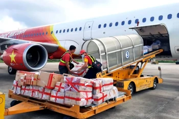  Từ nay đến ngày 20/9, hãng Vietjet thực hiện miễn cước vận chuyển với hàng cứu trợ của các tổ chức, cá nhân trong và ngoài nước đến đồng bào vùng bão lũ.