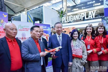 Tổng Bí thư, Chủ tịch nước Tô Lâm thăm gian hàng Vietjet tại Franco Tech 2024. (Ảnh: Quang Nguyễn) 