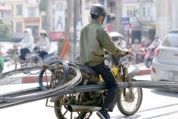 Xe máy quá cũ (thời gian sử dụng trên 12 năm), tỷ lệ phát thải chất gây ô nhiễm tăng cao, cần kiểm tra khí thải hằng năm (chu kỳ kiểm định 12 tháng) nhằm nâng cao ý thức bảo dưỡng phương tiện.