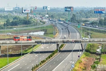 Hiện nay, lưu lượng phương tiện trên tuyến cao tốc Thành phố Hồ Chí Minh-Trung Lương-Mỹ Thuận rất lớn, vượt quá năng lực phục vụ của tuyến đường, dẫn đến thường xuyên xảy ra ùn tắc và tiềm ẩn nhiều nguy cơ tai nạn, mất an toàn giao thông.