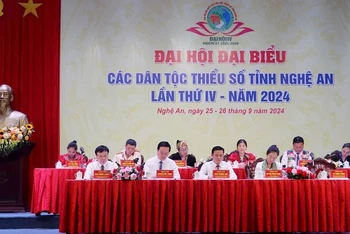 Đoàn Chủ tịch điều hành Đại hội.