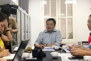 Đạo diễn Nguyễn Lê Anh giới thiệu về bộ sách điện tử.