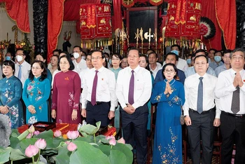 Lãnh đạo Thành phố Hồ Chí Minh tham dự nghi lễ cúng giỗ.