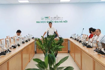 Giám đốc Đại học Quốc gia Hà Nội Lê Quân chủ trì Hội thảo.