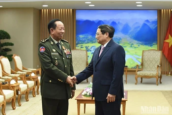 Thủ tướng Phạm Minh Chính đón Đại tướng Tea Banh Phó Thủ tướng Chính phủ, Bộ trưởng Quốc phòng Vương quốc Campuchia.