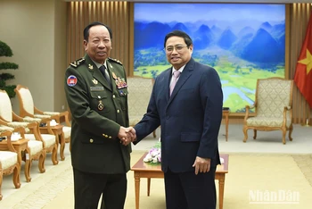 Thủ tướng Phạm Minh Chính tiếp Đại tướng Tea Banh, Phó Thủ tướng Chính phủ, Bộ trưởng Quốc phòng Vương quốc Campuchia. (Ảnh: Trần Hải)