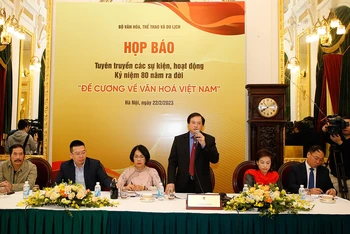 Thứ trưởng Văn hóa, Thể thao và Du lịch Tạ Quang Đông chủ trì cuộc họp báo. (Ảnh: NAM NGUYỄN)