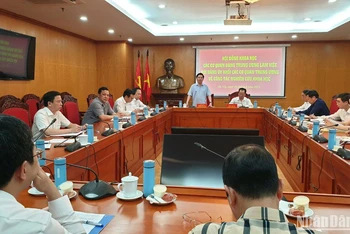 Bí thư Đảng ủy Khối các cơ quan Trung ương Nguyễn Văn Thể phát biểu định hướng nhiệm vụ nghiên cứu khoa học trong Đảng bộ Khối.