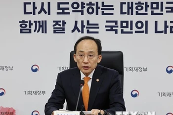 Bộ trưởng Tài chính Hàn Quốc Choo Kyung-ho phát biểu tại cuộc họp tại Sejong, ngày 13/3/2023. (Ảnh: Yonhap/TTXVN)