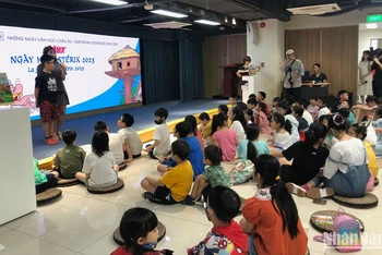 Các em nhỏ tham gia một sự kiện của Những ngày Văn học châu Âu tại Nhà xuất bản Kim Đồng.